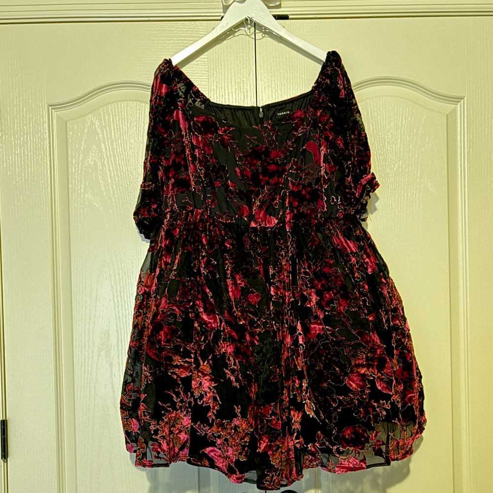 Torrid Mini Burnout Velvet Babydoll Dress Size 18 NWT